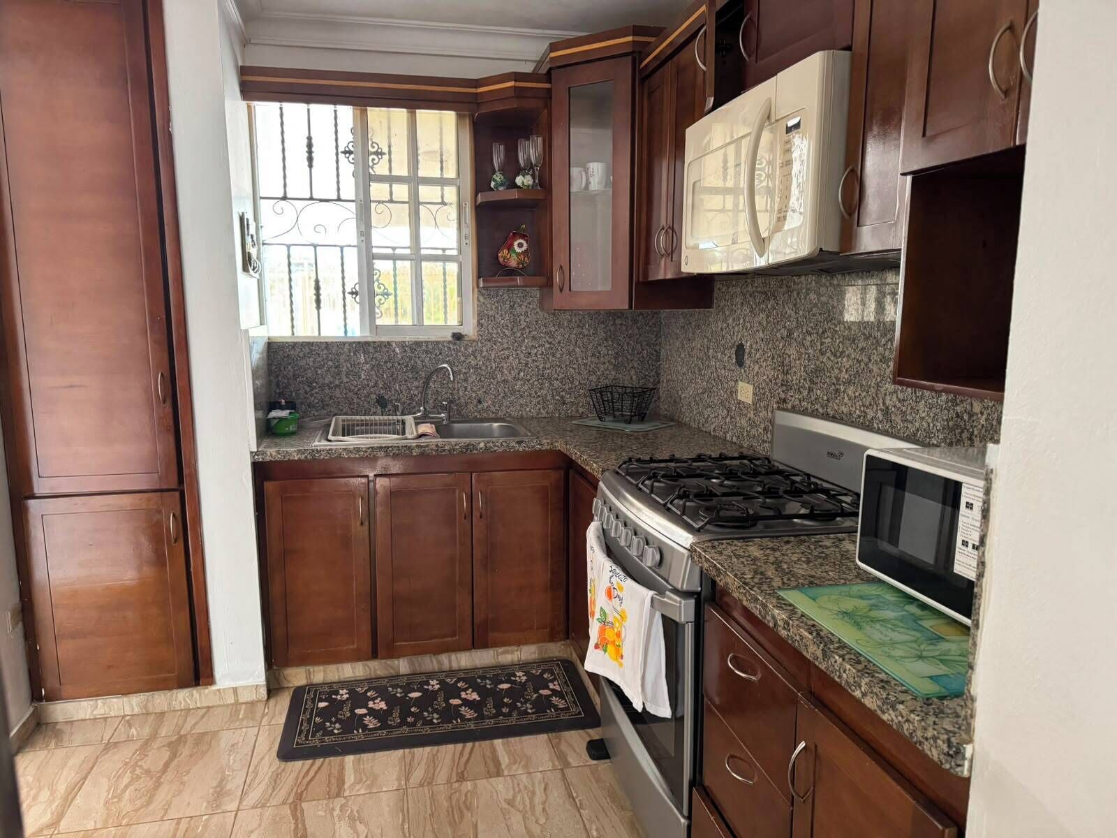 Coffee/tea maker, microwave, oven, stovetop
