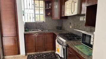 Coffee/tea maker, microwave, oven, stovetop