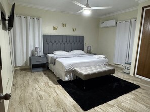 Room - Serene 3-bedroom house with AC in San Francisco de Macorís (San Francisco de Macorís)