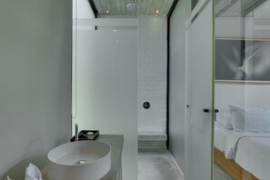 Apartment, Balcony | Bathroom | Shower, free toiletries, hair dryer, towels - Rhys Apartment - Berawa (Canggu)