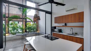 Apartment, Balcony | Dining room