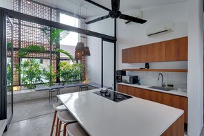Apartment, Balcony | Dining room - Rhys Apartment - Berawa (Canggu)