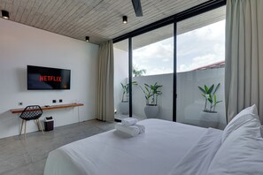 Apartment, Balcony | In-room safe, blackout drapes, free WiFi - Rhys Apartment - Berawa (Canggu)