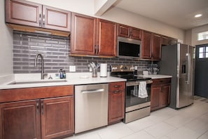 Coffee/tea maker, fridge, microwave, oven - Modern Luxury Stay near ISU & Downtown (Bloomington)