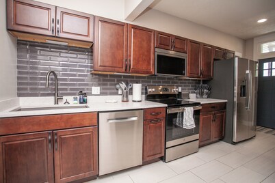 Modern Luxury Stay near ISU & Downtown