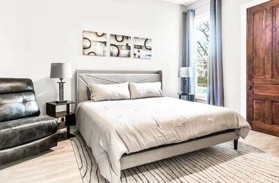 Modern Luxury Stay in Prime Location