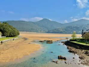 Beach nearby - Urdai Home - Spacious apartment next to the beach (Busturia)
