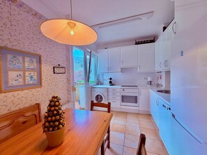 Fridge, microwave, oven, dishwasher - Urdai Home - Spacious apartment next to the beach (Busturia)