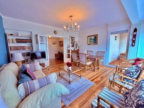 TV - Urdai Home - Spacious apartment next to the beach (Busturia)