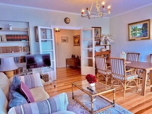 TV - Urdai Home - Spacious apartment next to the beach (Busturia)
