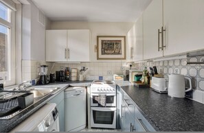 House - Peaceful 1 Bed Apt w Parking Regent s Park (London)