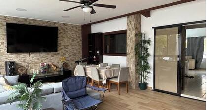 House with swimming pool, ideal to enjoy with the family