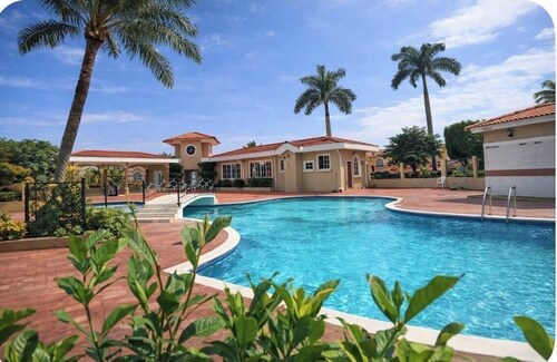House with swimming pool, ideal to enjoy with the family