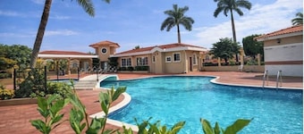 House with swimming pool, ideal to enjoy with the family