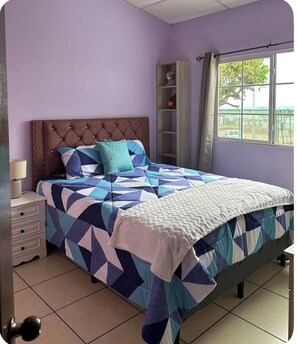 4 bedrooms, desk, iron/ironing board, free WiFi - House with swimming pool, ideal to enjoy with the family (Sean Juan opico)