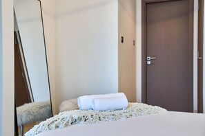 Room - Luxury 2BR | Marina Gate 2 | Pool & Marina Views (Dubai)