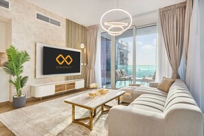 TV - Elegant 2-Bedroom Retreat | Skyline & Park Views + Balcony (Dubai)