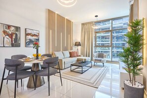 Living area - Stylish 1-Bedroom Apartment near Downtown Duba (Dubai)