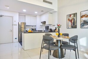Dining - Stylish 1-Bedroom Apartment near Downtown Duba (Dubai)