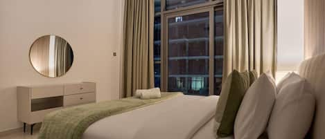 Desk, iron/ironing board, WiFi, bed sheets