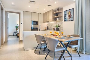 Dining - Elegant 1-Bedroom Apartment in Dubai (Dubai)