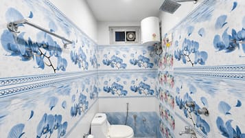 Ducha, artículos de tocador gratuitos, toallas, jabón