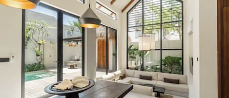 Villa, 2 Schlafzimmer, Nichtraucher, eigener Pool | Wohnbereich