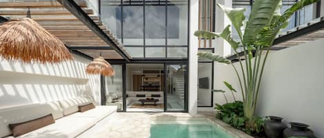 Vila superluxo, 1 quarto, para não fumantes, piscina particular | Área de estar