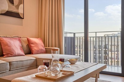 Stylish 1-Bedroom Apartment with Balcony in Dubai