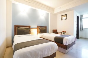 Twin Room - Hotel Shanti Sadan (Ahmedabad)
