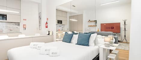Iron/ironing board, Internet, bed sheets