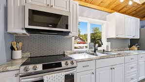 Unclassified image, 4 of 34, button - Charming Sand Pond Cottage Steps from Pristine Tacoma Lakes Water (Monmouth)