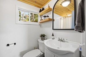 Bathroom - Charming Sand Pond Cottage Steps from Pristine Tacoma Lakes Water (Monmouth)