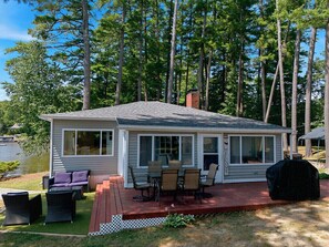 Outdoor dining - Charming Sand Pond Cottage Steps from Pristine Tacoma Lakes Water (Monmouth)
