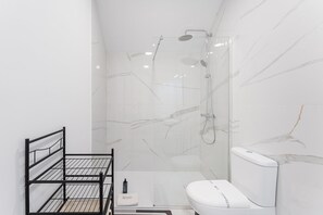 Shower, hair dryer, towels - GuestReady - Modern retreat in Árvore (Vila do Conde)
