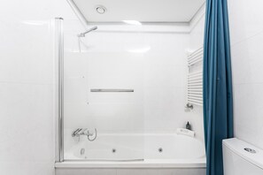 Shower, hair dryer, towels - GuestReady - Bright apartment near the beach (Matosinhos)