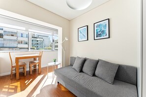 TV - GuestReady - Bright apartment near the beach (Matosinhos)