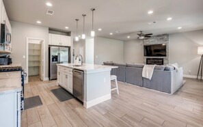 المنشأة من الداخل