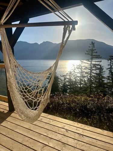 Gorgeous Ocean & Mountain View King Suite
