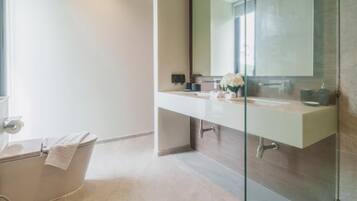Een douche, een haardroger, een bidet