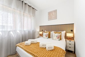 2 slaapkamers, een strijkplank/strijkijzer, internet, beddengoed