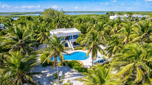 Villa Stella Di Mare - 4 Bedroom Luxurious Beachfront & Pool Villa