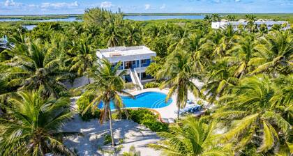 Villa Stella Di Mare - 4 Bedroom Luxurious Beachfront & Pool Villa