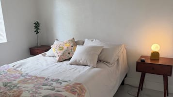 Iron/ironing board, WiFi, bed sheets