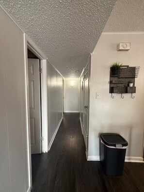 Interior - Great 2x1 apt by West Campus! (Austin)