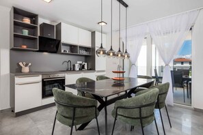 Fridge, oven, stovetop, dishwasher - Holiday Apartment Stella with Two Bedrooms (Malinska)