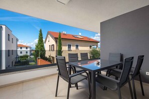 Outdoor dining - Vacation apartment Stella with two bedrooms (Malinska)