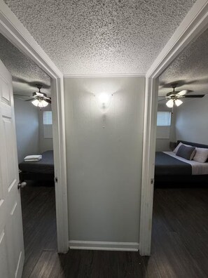 2 bedrooms, iron/ironing board, WiFi, bed sheets - Radiant 2x1 apt by West Campus UT! (Austin)