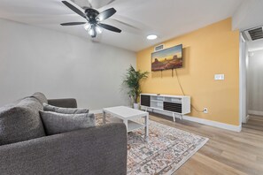 Living area - Great for Mid/Long Stays - Pool - King Bed (Mesa)