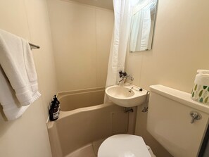 Hair dryer, towels, soap, toilet paper - Tokyo Remote Work Base (Shinjuku-ku)